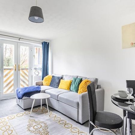 Two Bedroom Flat Near Colchester Hospital With Free Parking And Internet Mile End Exterior foto