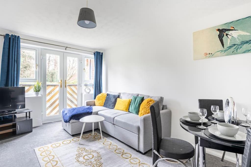 Two Bedroom Flat Near Colchester Hospital With Free Parking And Internet Mile End Exterior foto