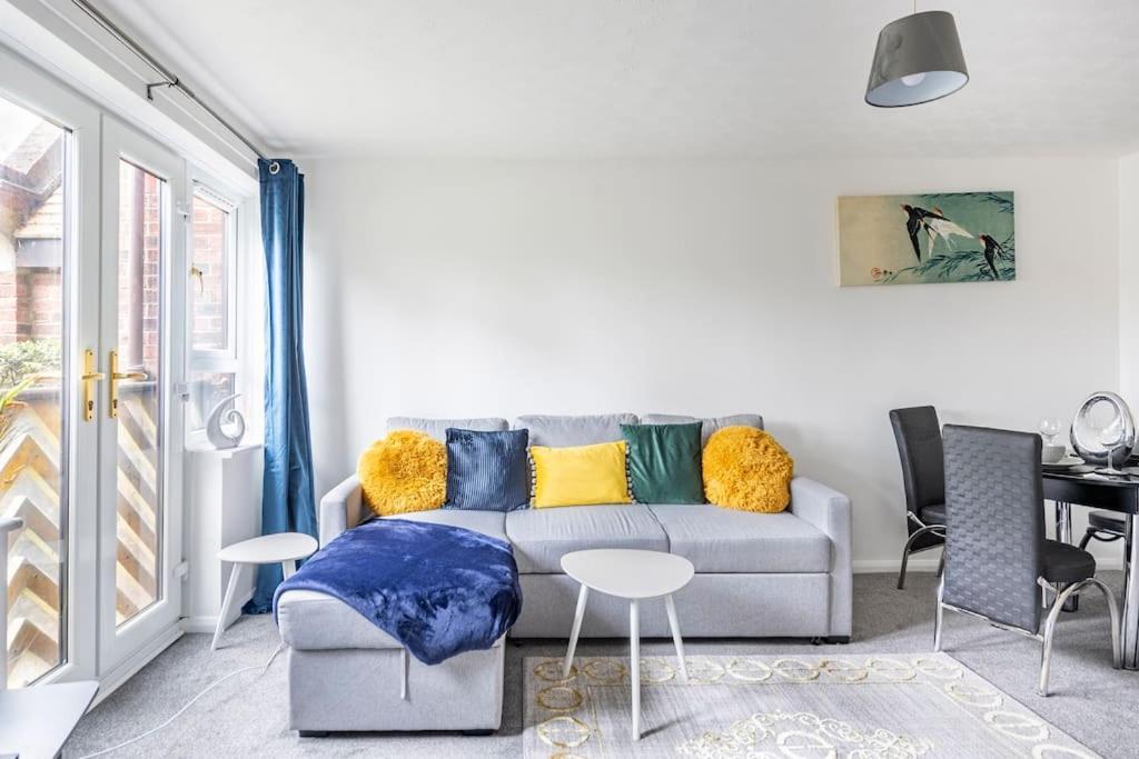 Two Bedroom Flat Near Colchester Hospital With Free Parking And Internet Mile End Exterior foto